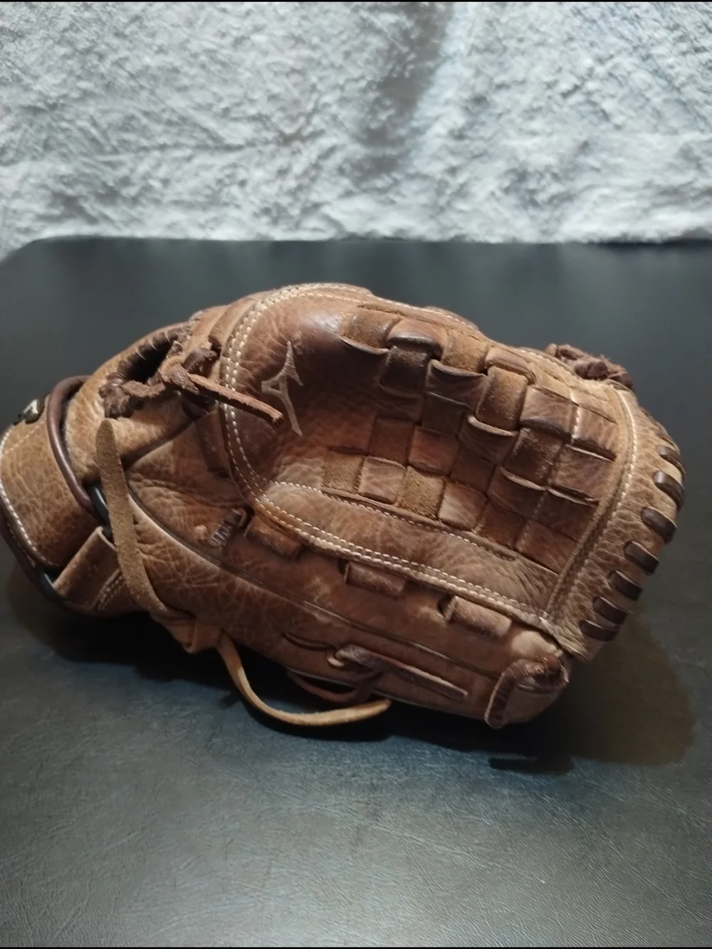 Mizuno Brown Leather Softball ll Glove - 12 Inch Fastpitch